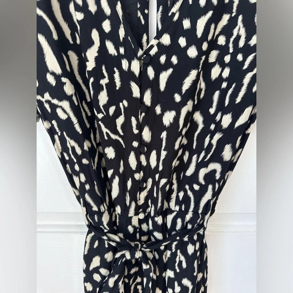 Rails Sophia Romper in Black Abstract Cheetah. Size Small. - Picture 5 of 10